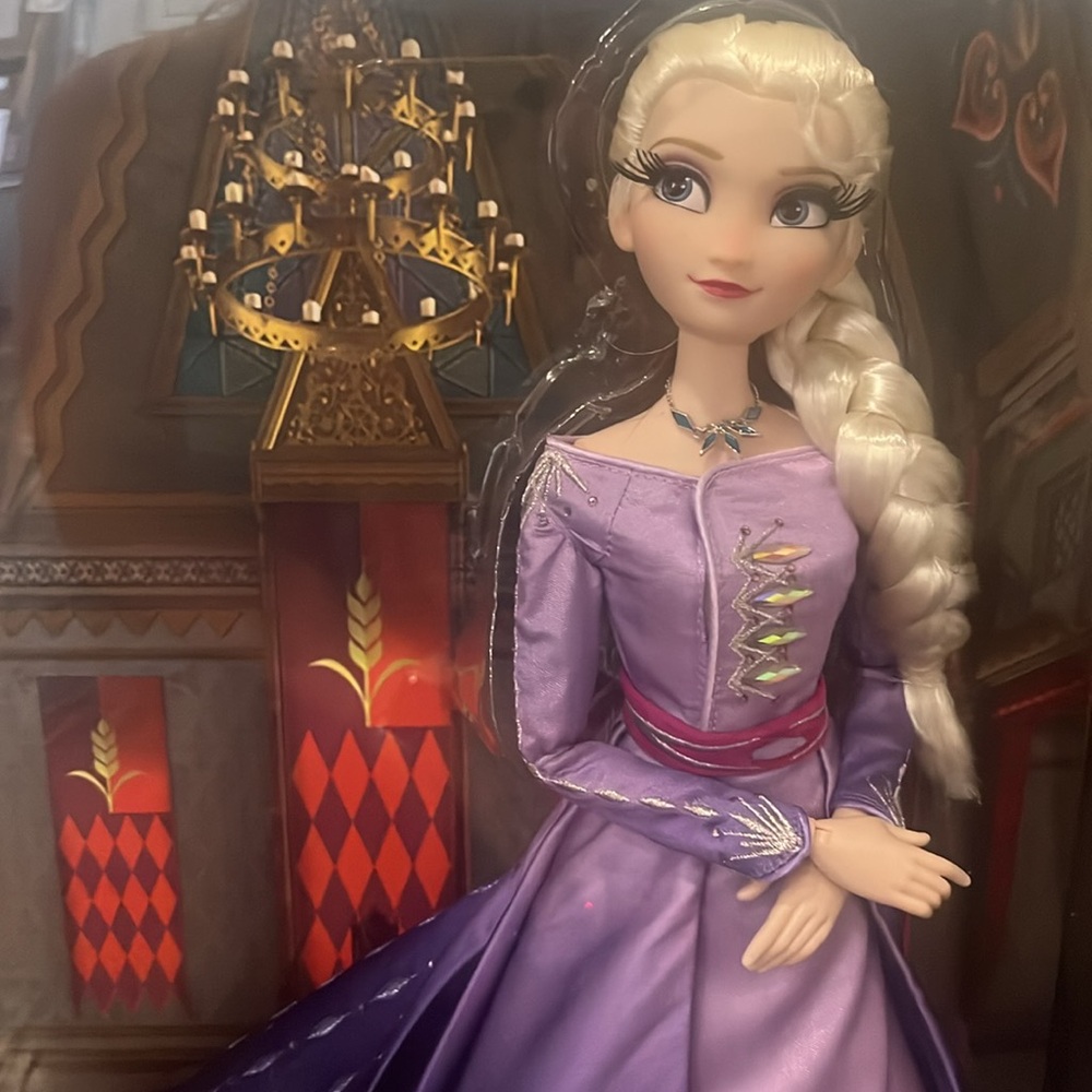 Disney Saks Fifth Avenue Elsa Doll 17” Limited Edition Of 1000.